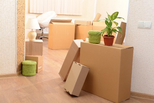 Local movers planning access and parking for a Kingstonuponthames relocation